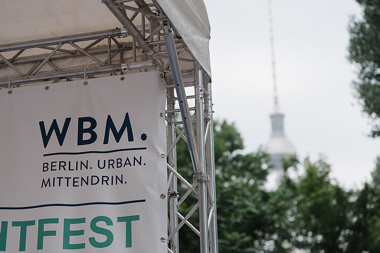 WBM Richtfest mit Fernsehturm im Hintergrund