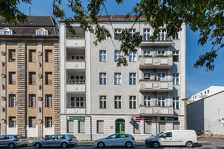 Außenansicht des Gebäudes in der Eckertstraße mit 17 neu erworbenen Wohnungen in Berlin-Friedrichshain