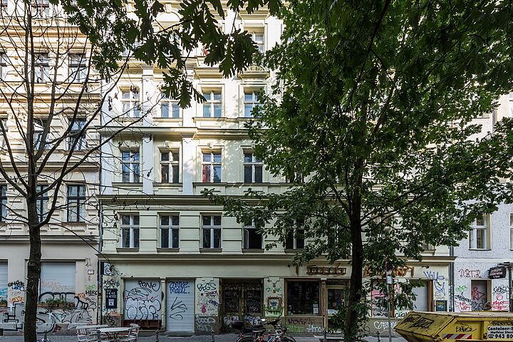Außenansicht des Gebäudes in der Falckenstein-Strasse mit 8 neu erworbenen Wohnungen in Berlin-Kreuzberg 2017