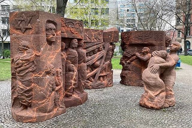 Skulptur "Block der Frauen"