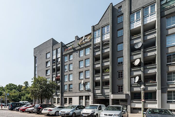Außenansicht des Gebäudes in der Gerichtstrasse/ Kolberger Strasse mit 33 neu erworbenen Wohnungen in Berlin-Wedding 2017