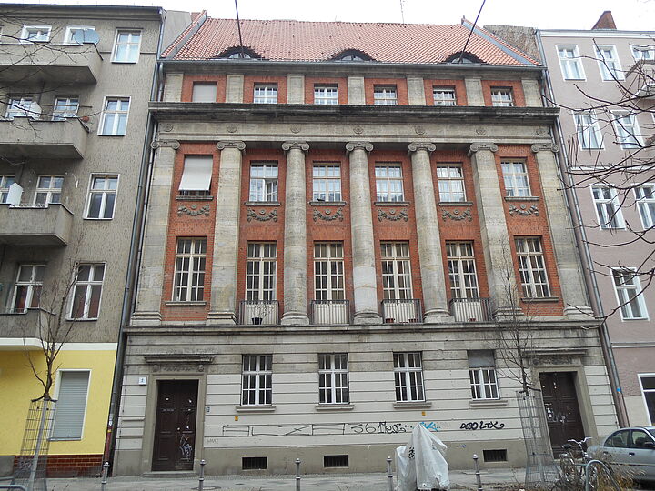 Außenansicht des Gebäudes in der Zwinglistraße 2 mit 6 neu erworbenen Wohnungen in Berlin-Moabit 2014