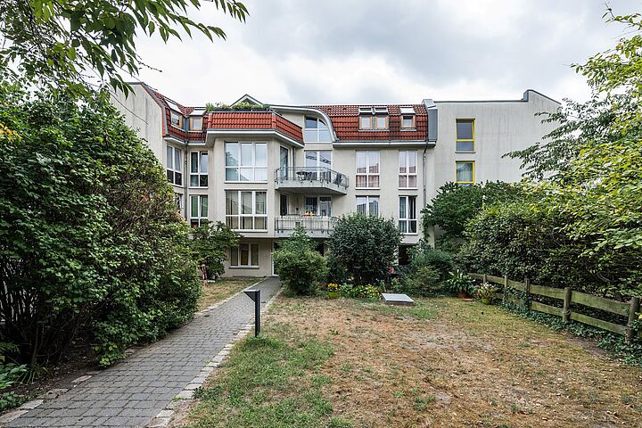 Außenansicht des Gebäudes in der Heinersdorfer Strasse mit 32 neu erworbenen Wohnungen in Berlin-Weissensee 2015
