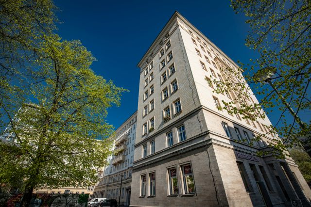 Außenansicht der neu erworbenen Wohnungen in der Karl-Marx-Allee in Berlin- Friedrichshain
