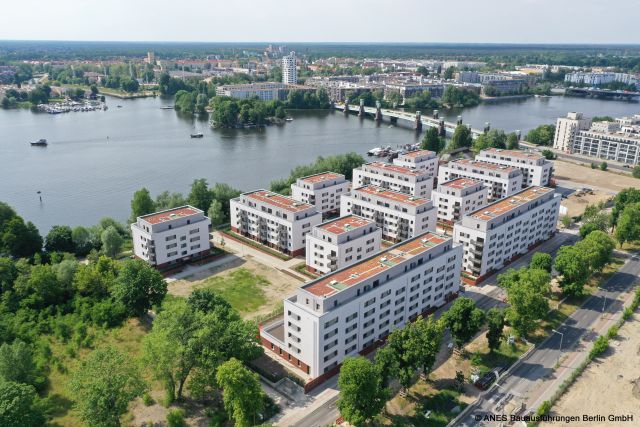Luftaufnahme mit Blick auf die Häuser Daumstraße und die Havel